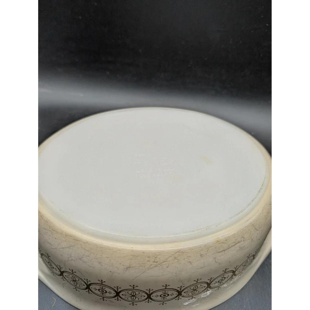 Vintage Pyrex 043 Told Medallion 1.5 Qt Oval Casserole Dish Cream Brown MCM